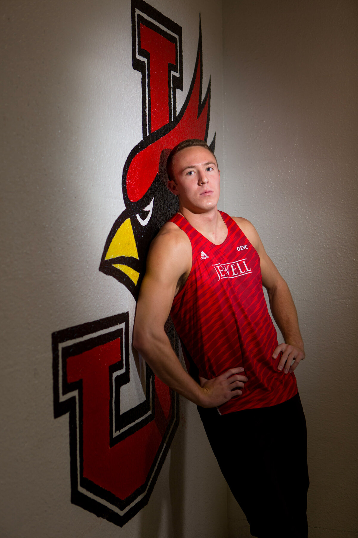 kansas-city-sports-photography-0302-athlete-posing-with-team-logo