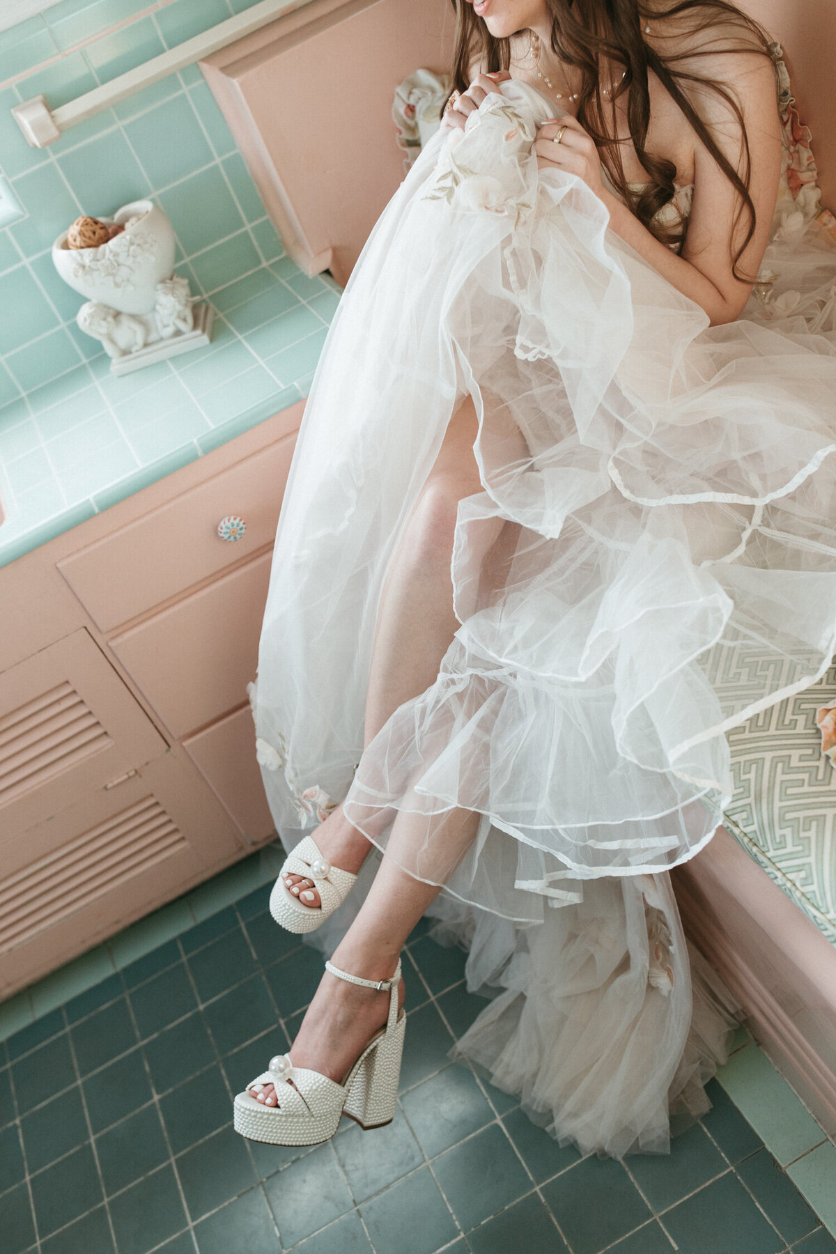 Vintage-Bride-Dollhouse-Wedding-Getting-Ready-9564
