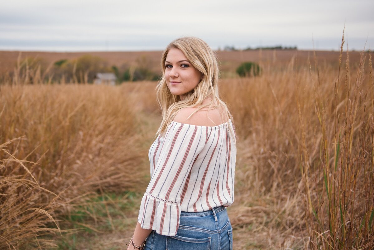 Nebraska lifestyle senior photography | Emily Hardy Photography