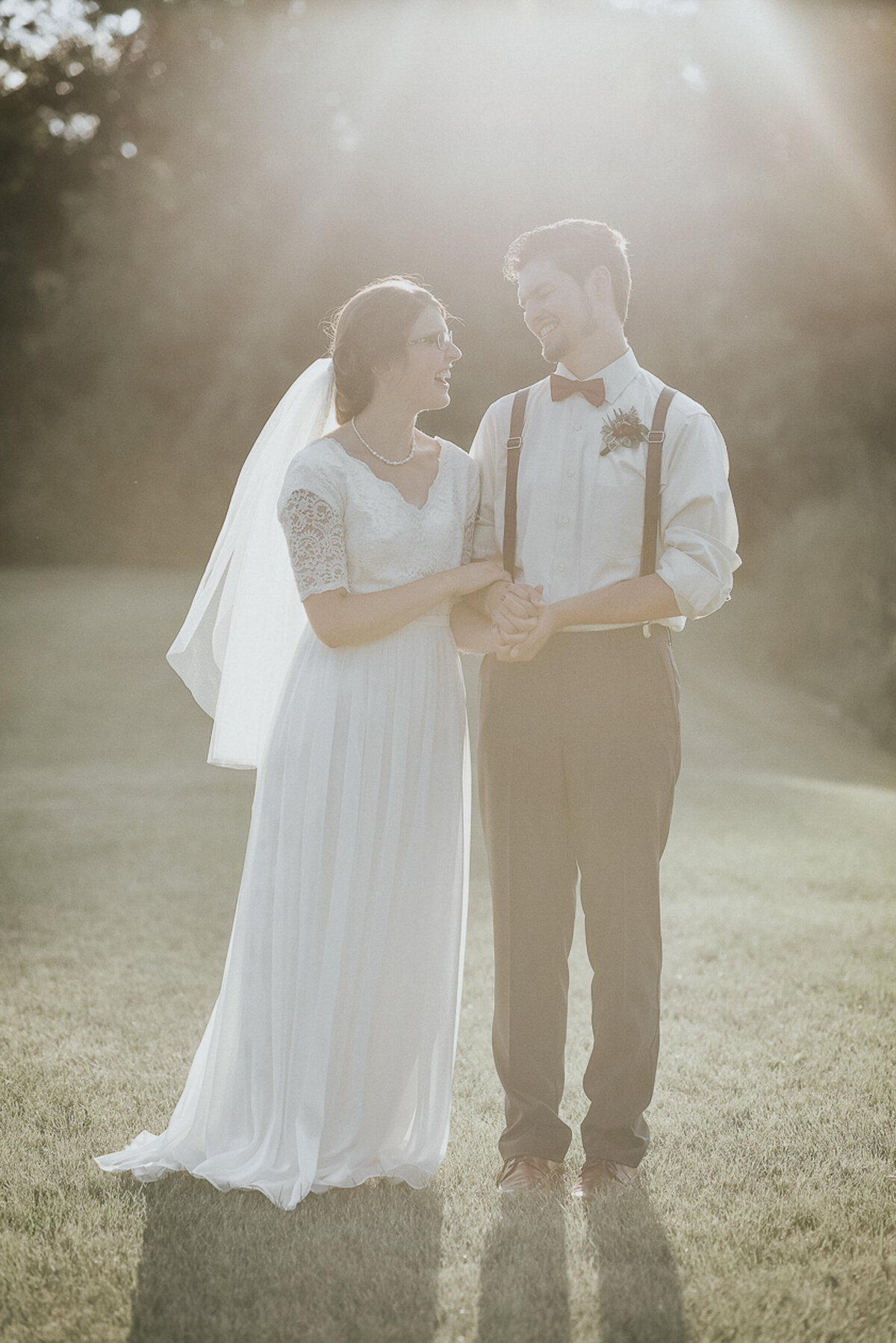 wedding photos | Iowa wedding photographer | Iowa Photographer | Playlife | Cedar Rapids | Iowa City | Kalona | Alaynna Ann Schwartz-43
