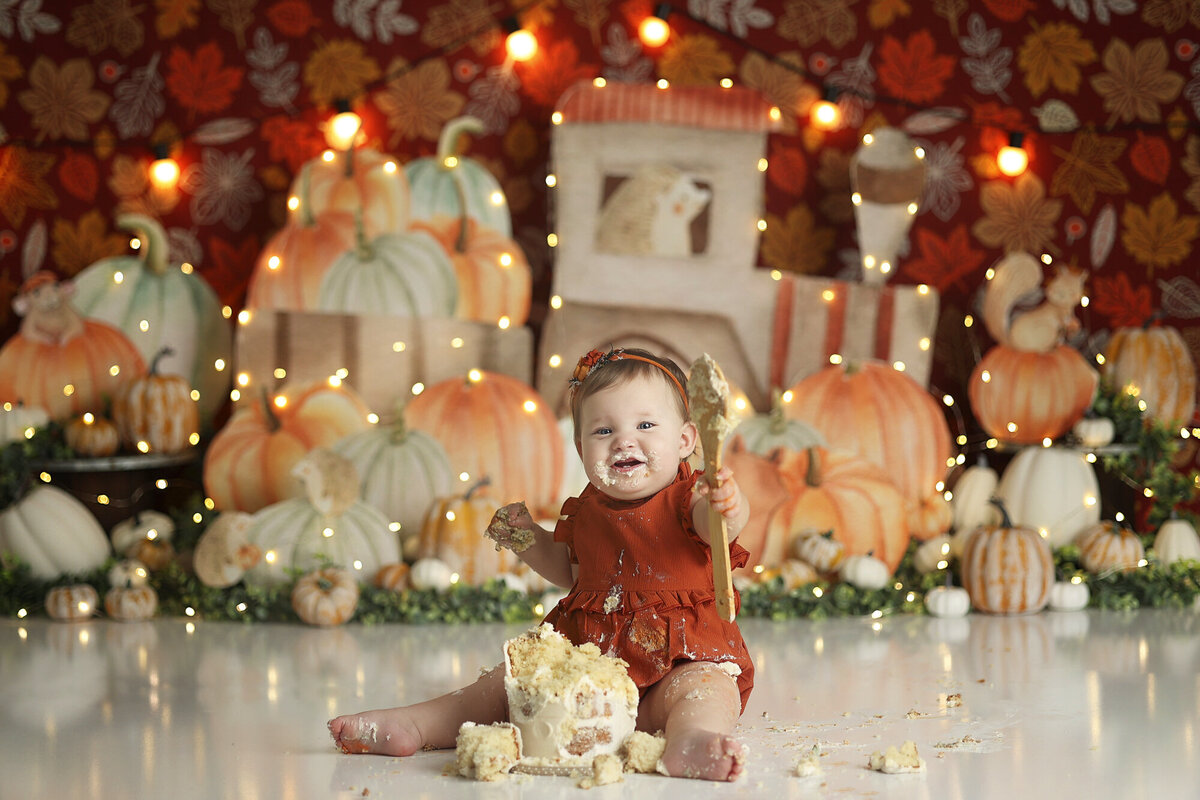 columbus-dayton-ohio-cake-smash-first-birthday-baby-girl-whimsical-pumpkin-patch-fall-colors-party-amanda-estep-photography