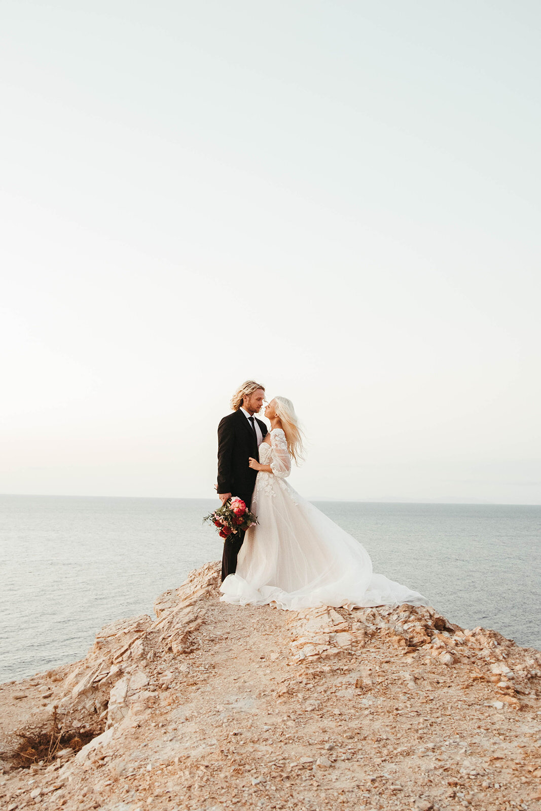 starvos-couple-beach