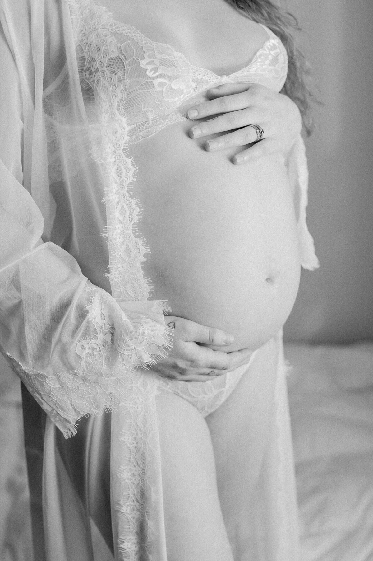 intimate-maternity-boudoir-session-2