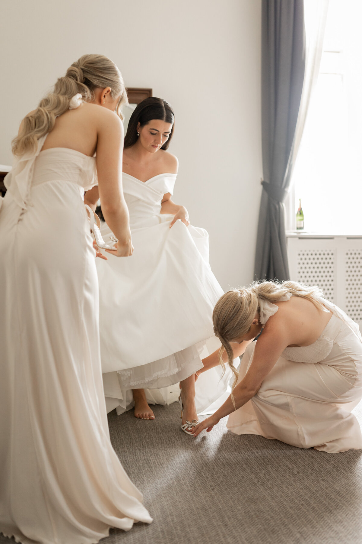 sophie-prad-tortworth-court-wedding-bridal-prep2