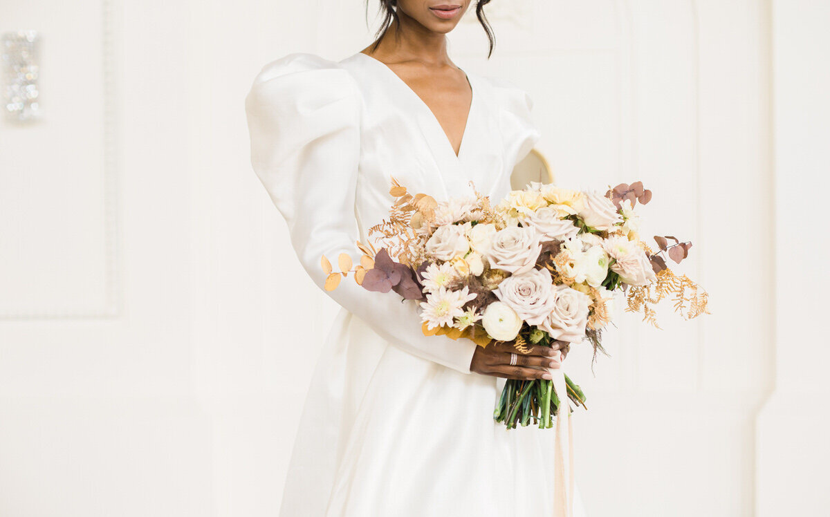 puffy-sleeve-wedding-dress-bouquet