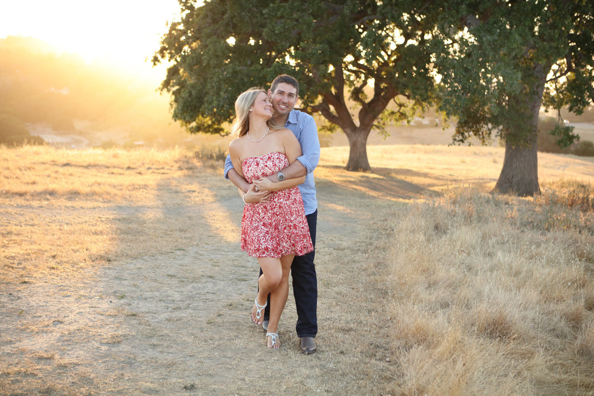 Photoshoot in front of tree golden hour natural light portraits outside