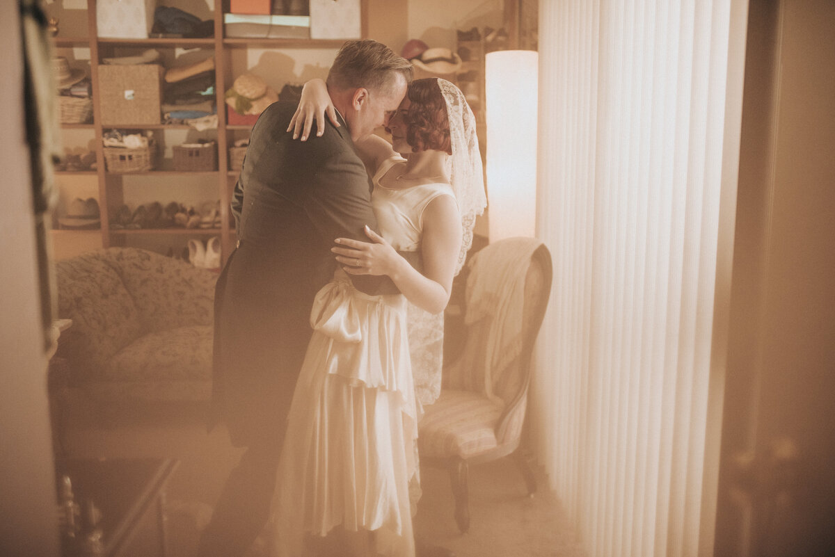bride-and-groom-portraits-arizona-wedding-photographer-vintage-bride-diy-Iowa-wedding-Photographer-Playlife-Alaynna-Ann-Schwartz20230311_0597