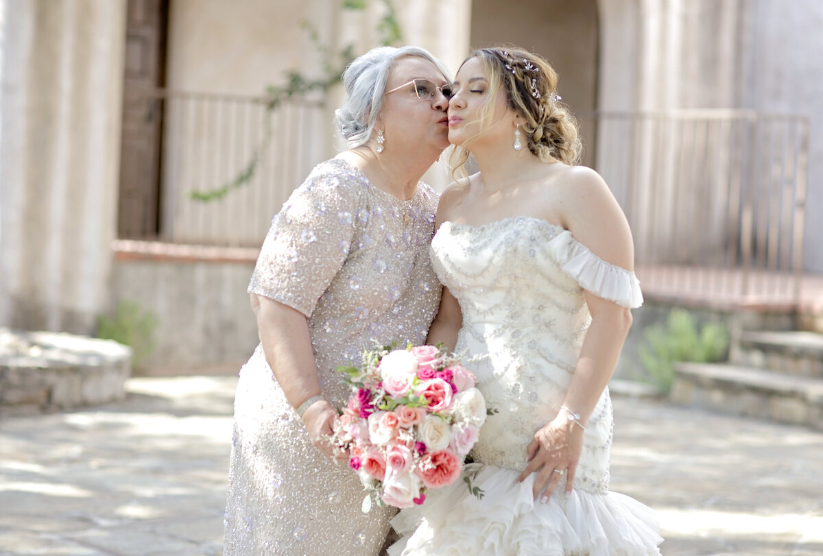 mother of the bride-bridal bouquet-lost mission venue