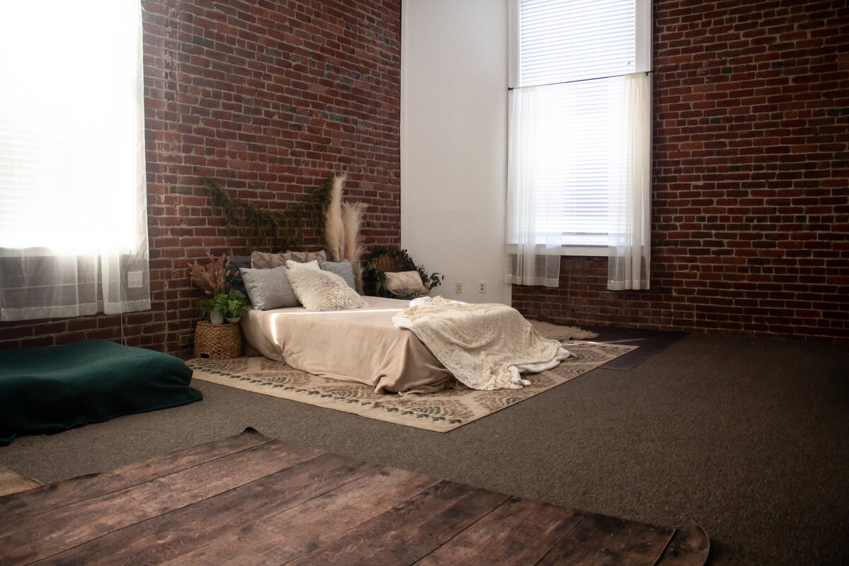beautiful studio of 'jaden taylor photography' stunning brick walls with natural lighting  and mulitple rooms for your comfort.
