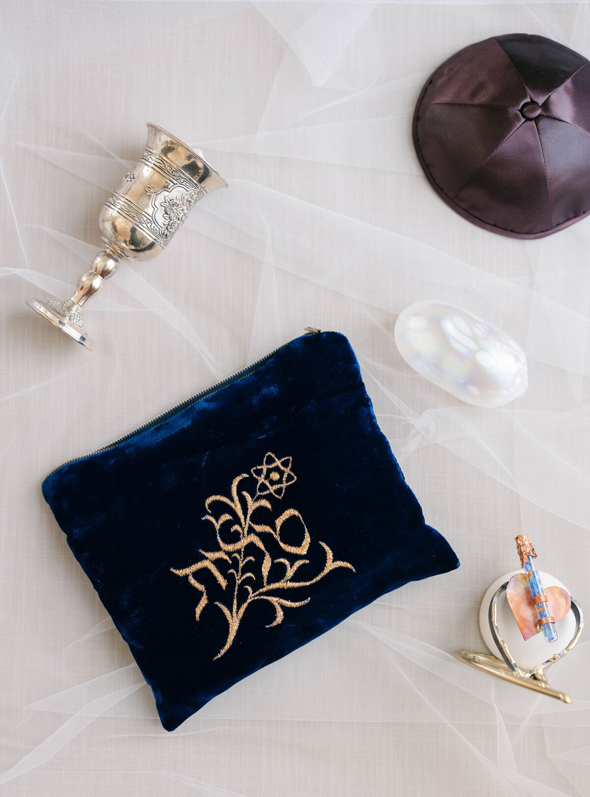 5_flatlay-details