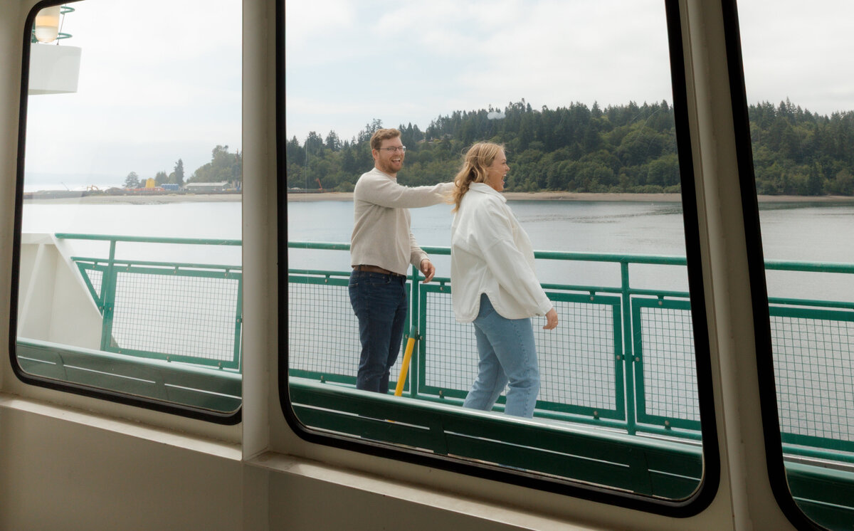 SeattleFerryCouplesPhotography105