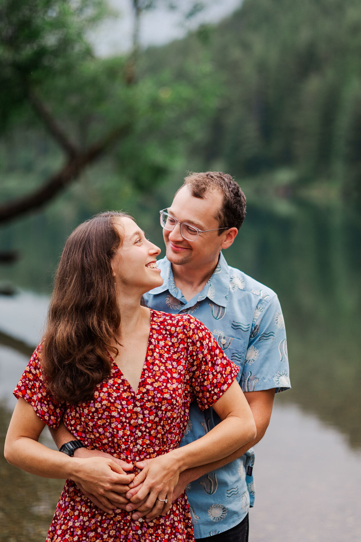 Rattlesnake-Lake-Engagement-Photos-19