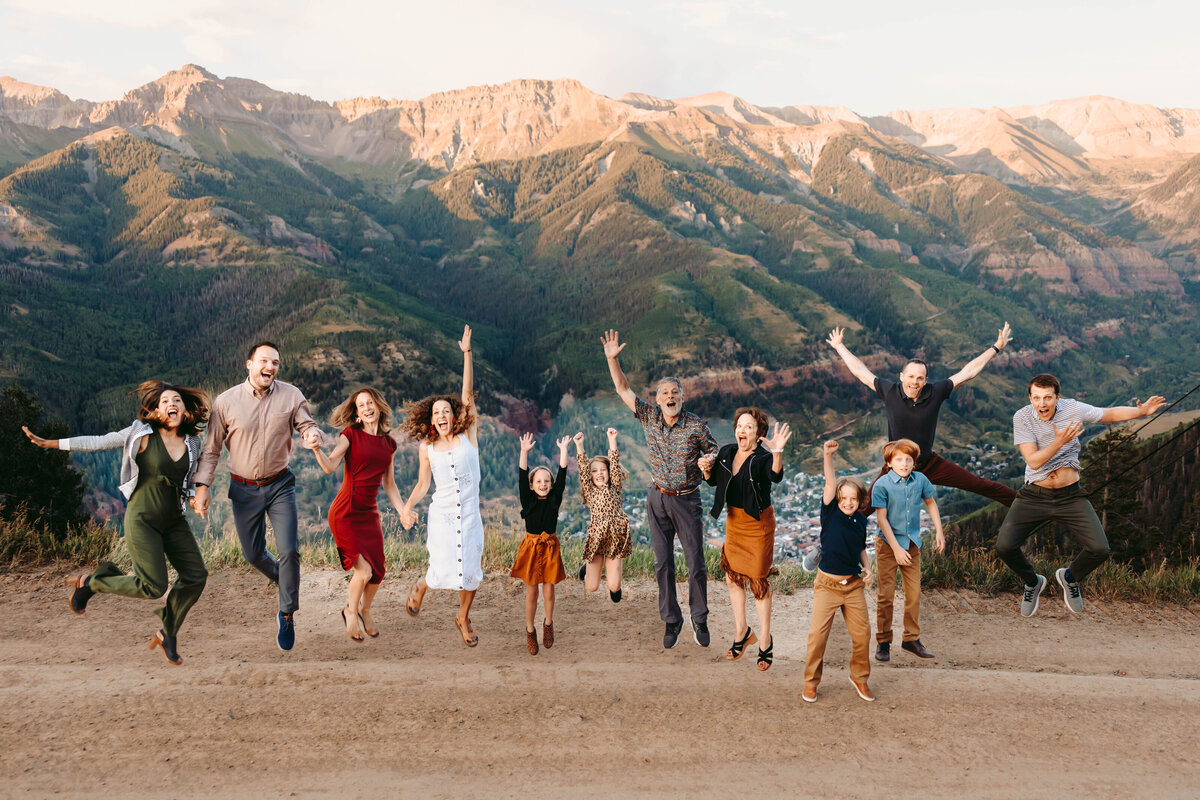 Outdoor extended family session in Telluride.