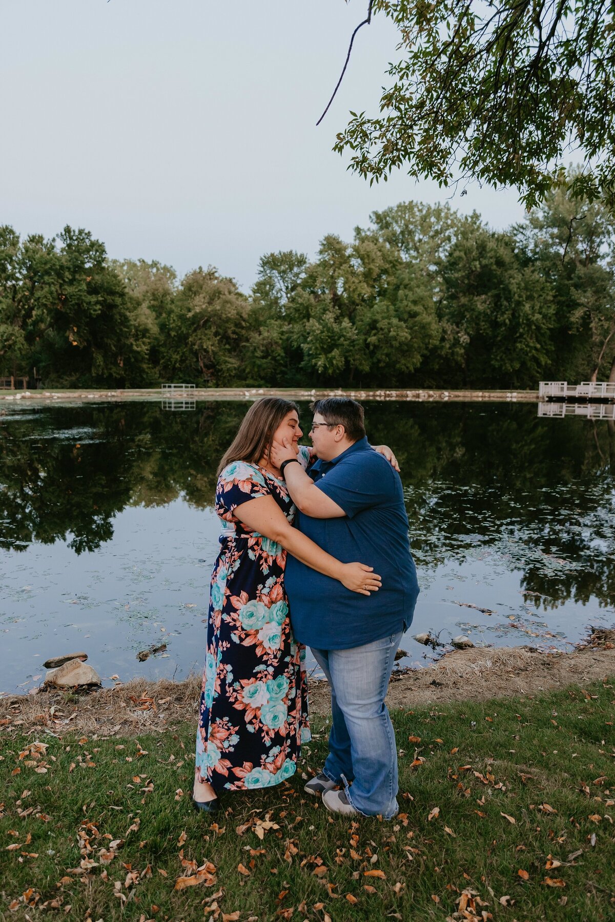 Lakeside-LGBTQ-Couple-Session-waterworks-park-des-moines-Storyteller-Collective-Photo-Co