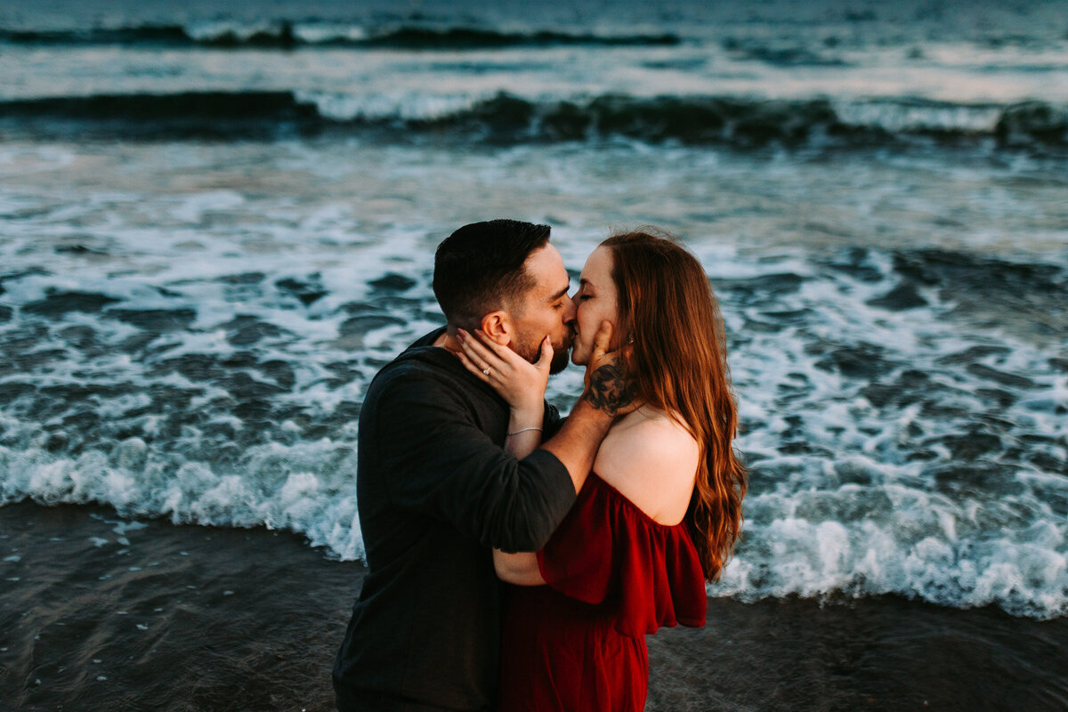 newport-rhode-island-engagement-photos-second-beach-brenton-point-park-rhode-island-photographer-new-england-andrea-van-orsouw-photography9