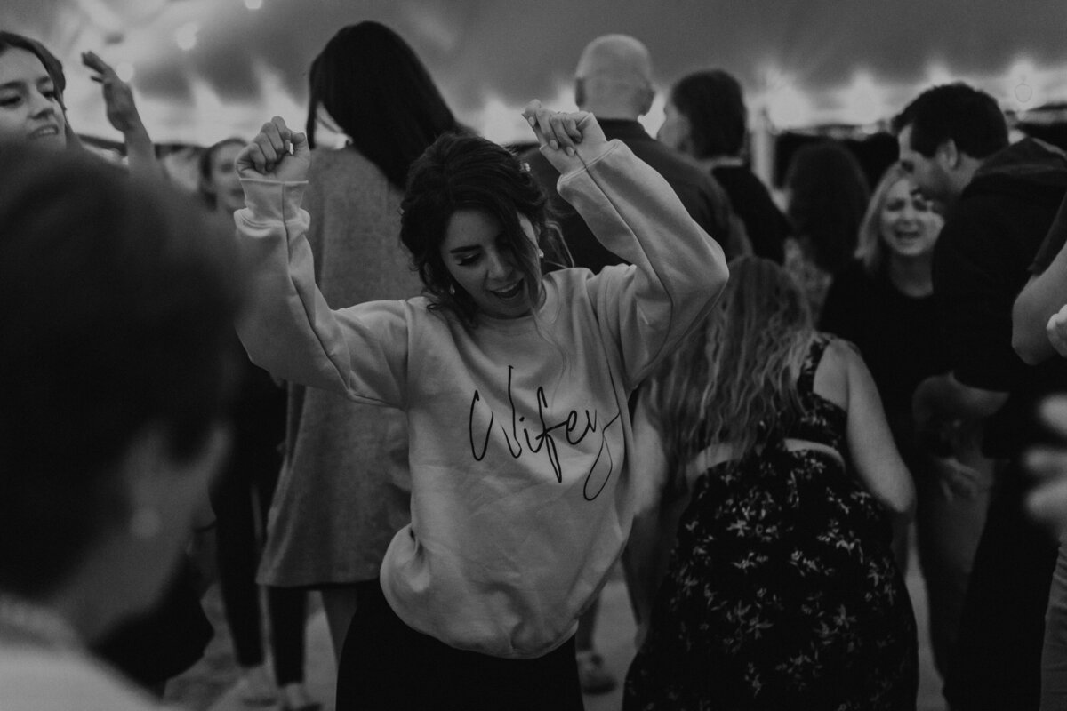 brianna-alex-wedding-french-river-cottage-intimate-25