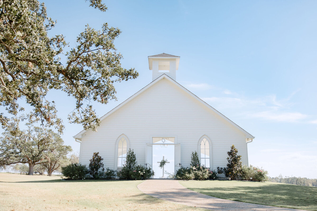 Chandelier Farms open-air wedding chapel in Terrell, Texas