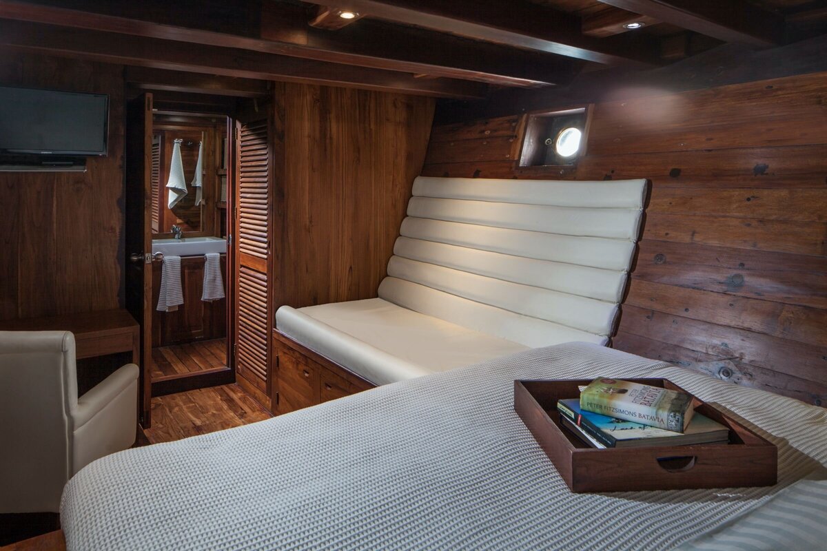 Samata Luxury Yacht Charter Komodo Suites VIP Suite Couch