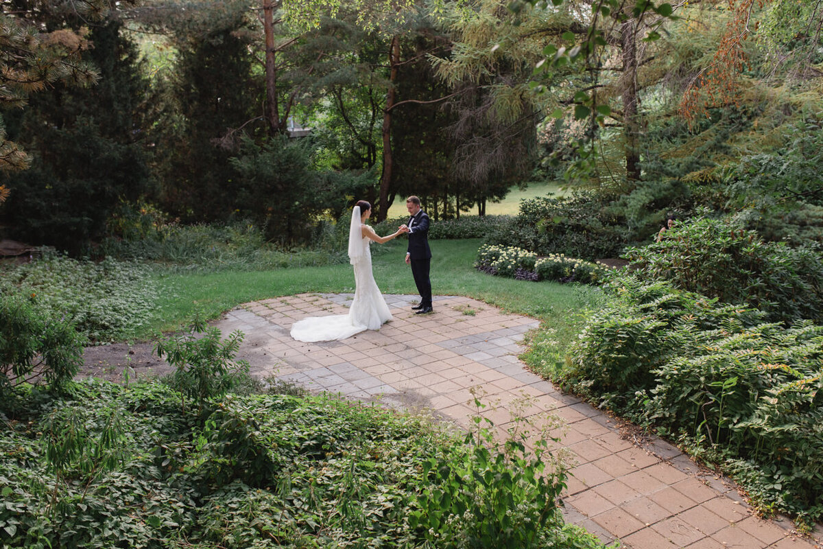 First look des mariés au Pavillon de la Jamaïque. Magnifique paysage. 
