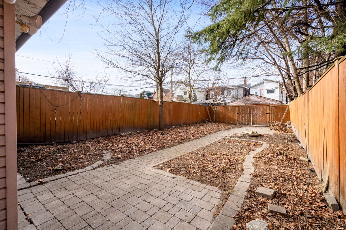 31-web-or-mls-74_001_Backyard