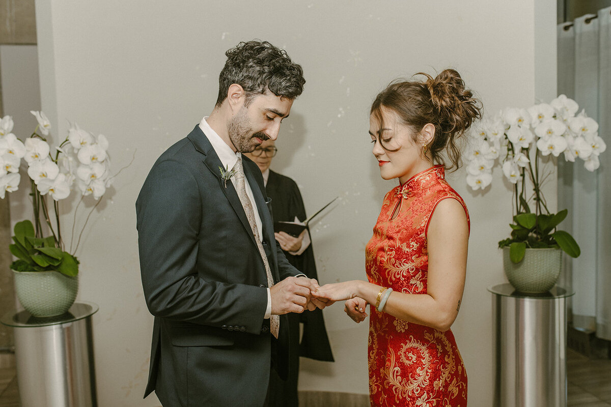toronto-city-elopement-city-hall-ttc-subway-sugar-beach-fun-romantic-sumer-wedding-2723