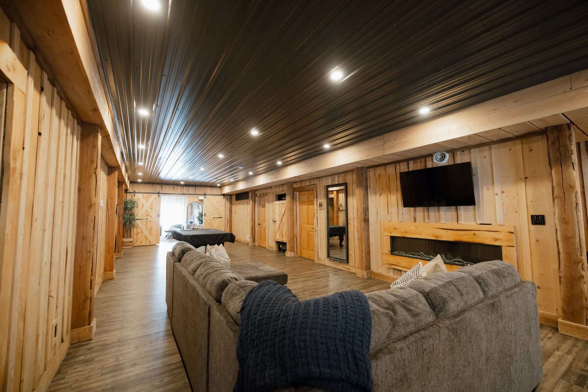 Bear-Ridge-Destination-barndo-suites-rosie-photo-video-86