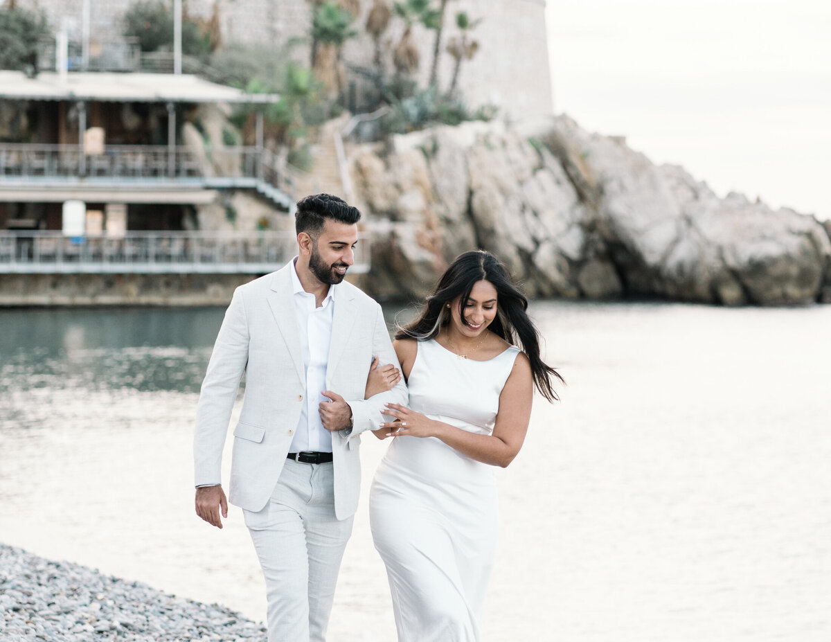 light bright and white engagement session for indian couple in nice france-120