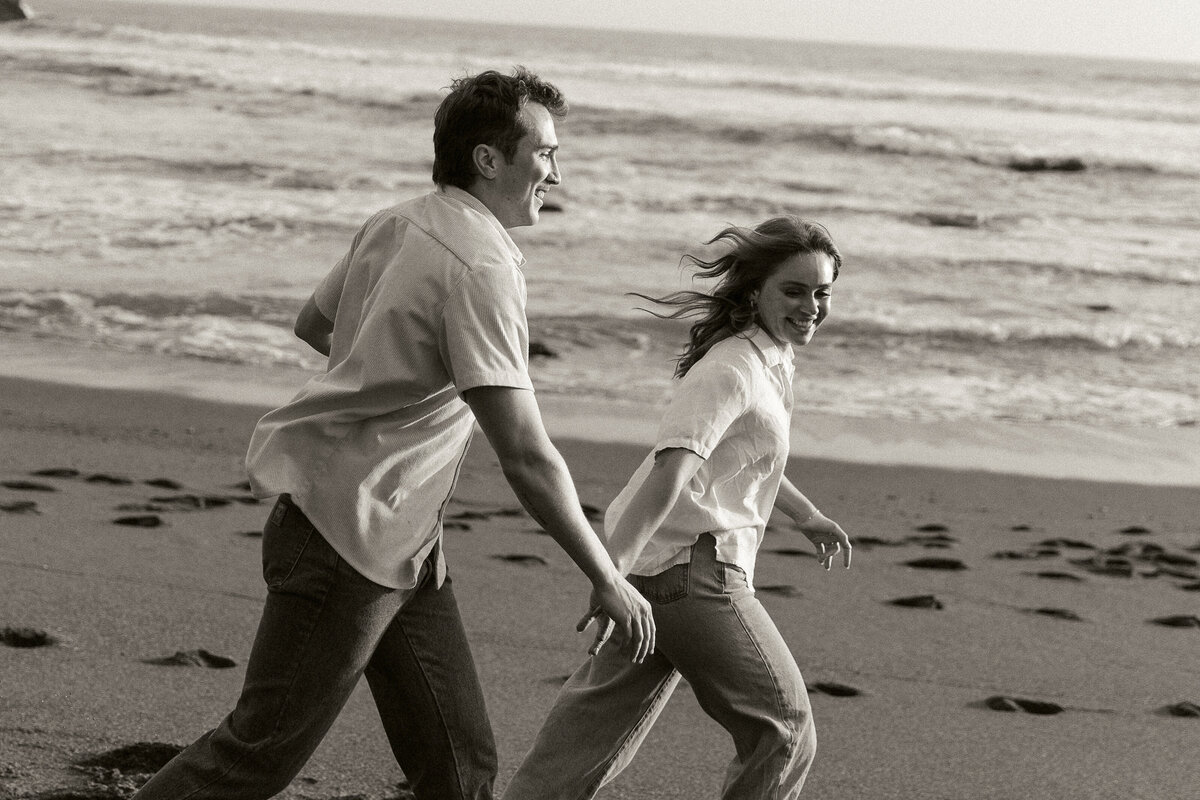 AbbyReePhotography-SecretBeachCouple-218