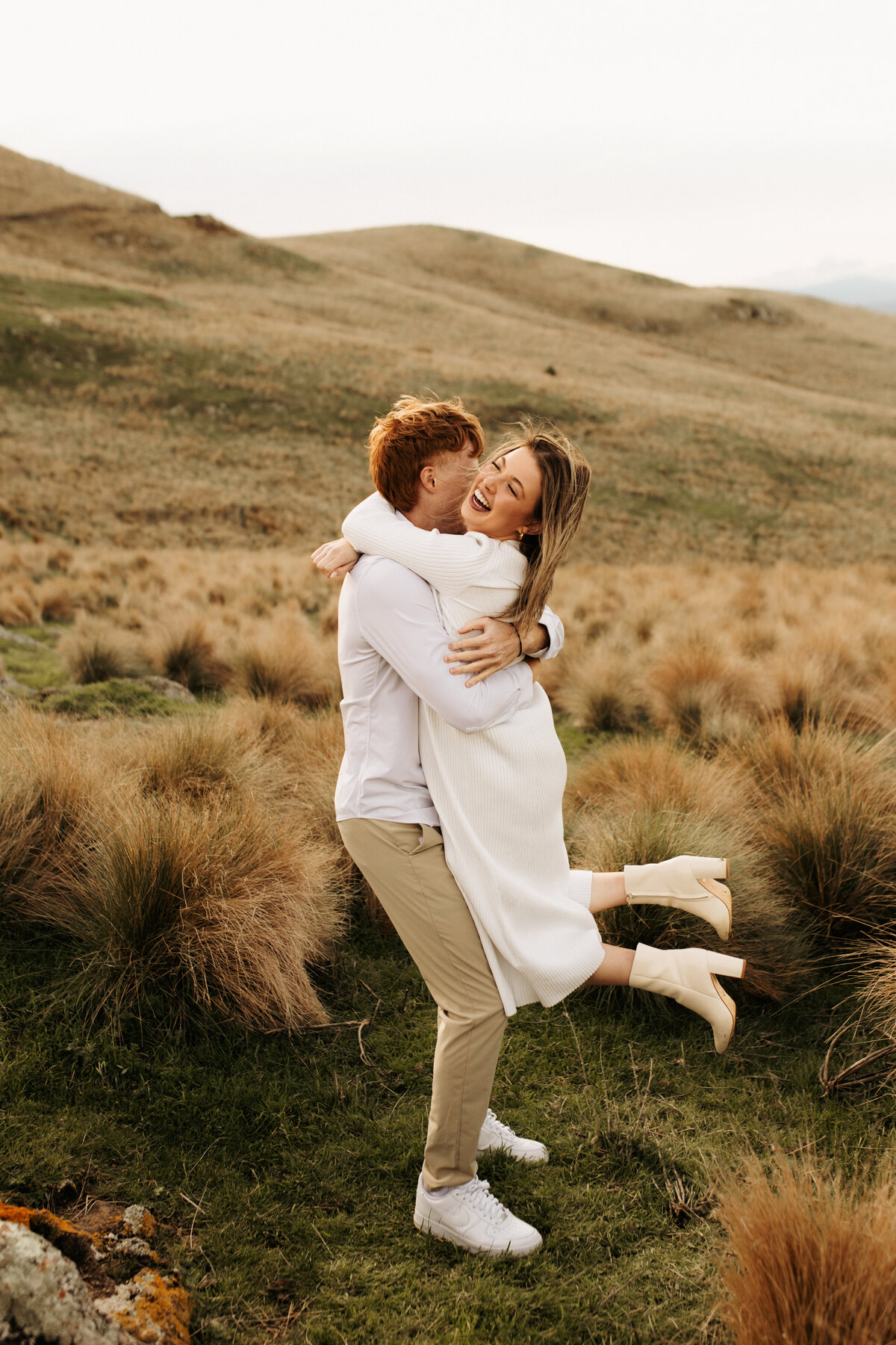 couple-laughing