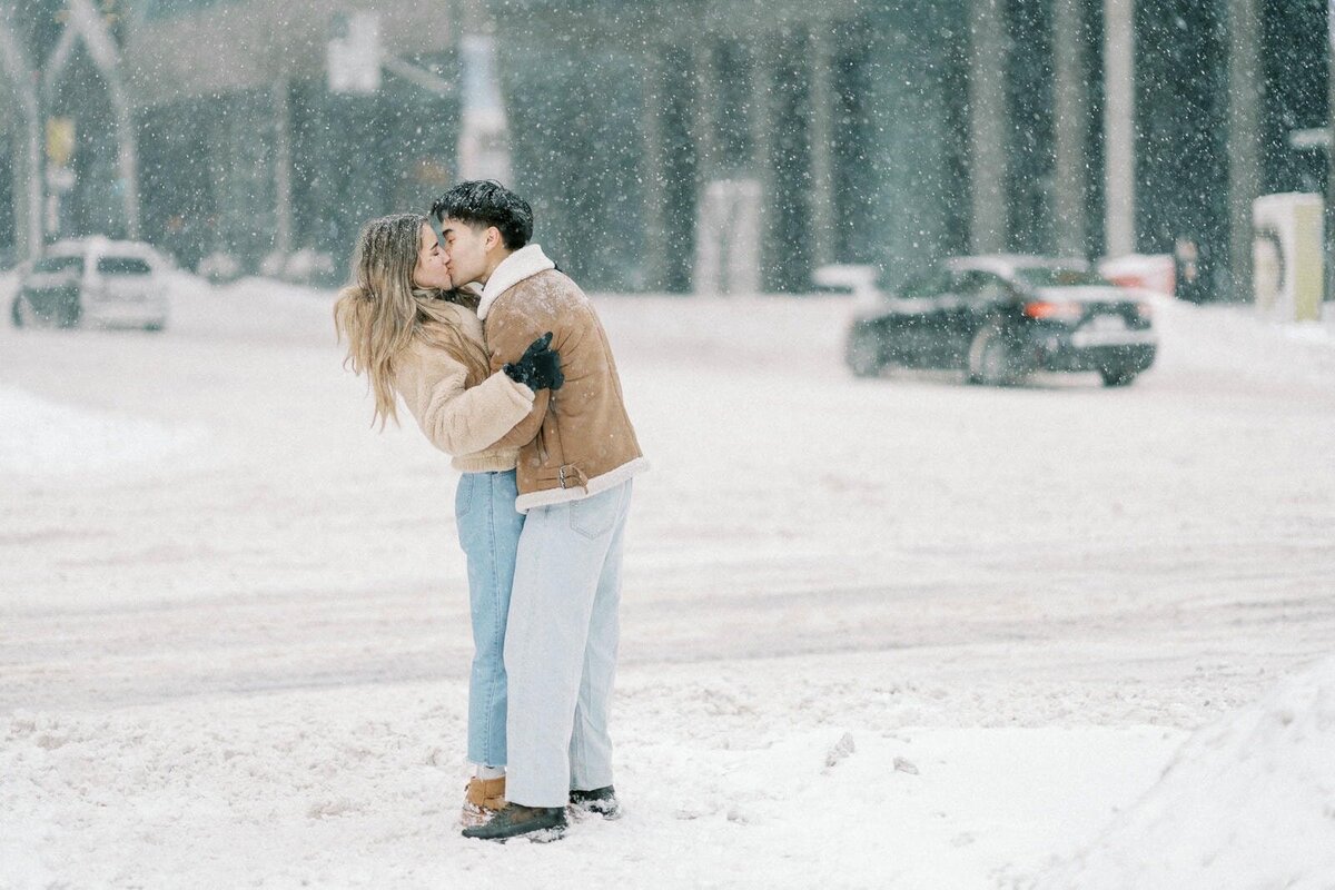 E10-Winter-snowy-engagement-photoshoot-in-Toronto-Zhan-and-Tina-2025-02-16-2500px-1043