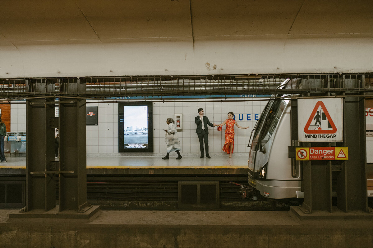 toronto-city-elopement-city-hall-ttc-subway-sugar-beach-fun-romantic-sumer-wedding-2802