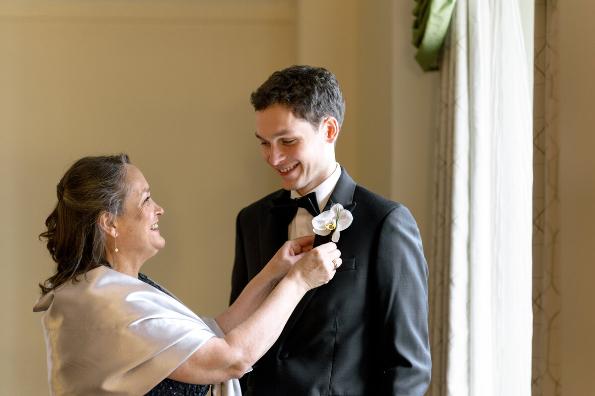 Berlez-Aspen-Avenue-Chicago-Wedding-Photographer-Palmer-House-Celebrate-Planning-Yanni-Design-Dimitra-Shannon-O'Brien-Magazine-Editorial-27