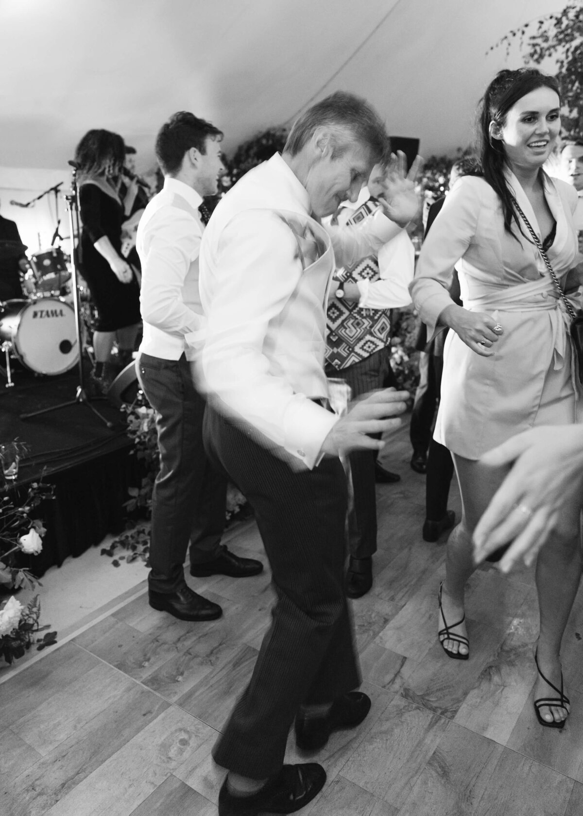 chloe-winstanley-weddings-father-bride-dancing