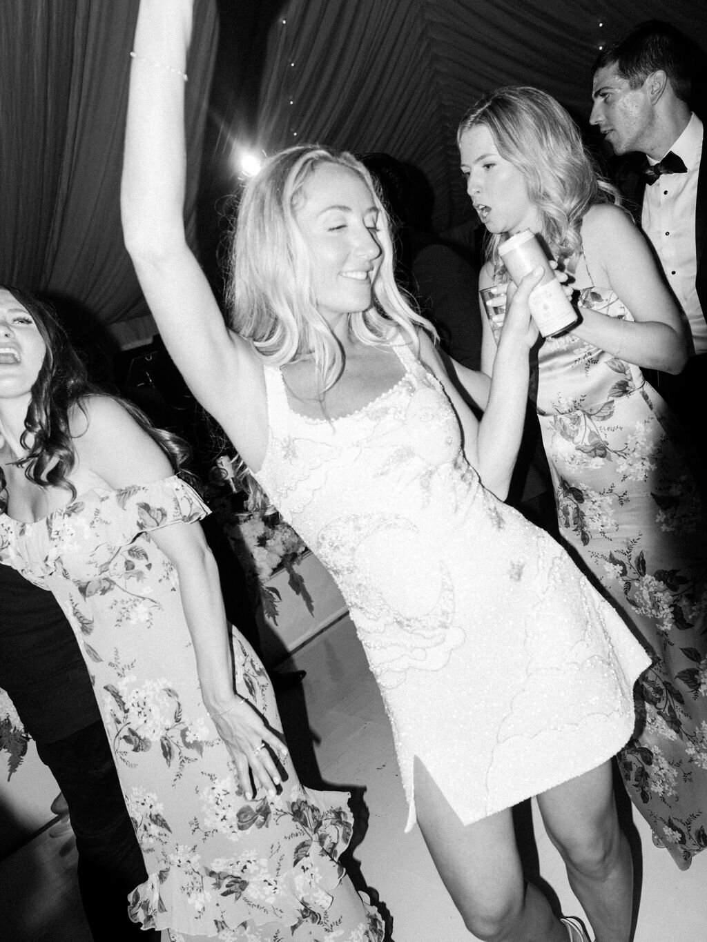 NikkiSanterre_EastCoastLuxuryWeddingPhotographer_WilmingtonWeddingSocialGracesEvents_Emma&Andy-215