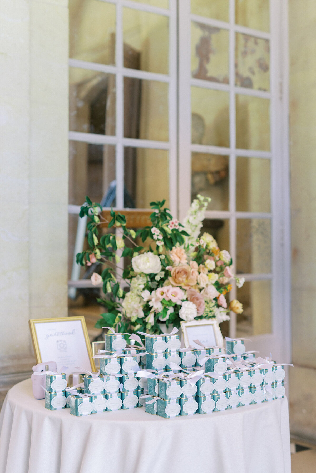 Maïlys Fortune Photography Husband Wife Wedding Weddings Photography France Switzerland Italy Timeless Dreamy Imagery Bilingual French English Destination Weddings Destination Wedding Provence French Riviera Paris Lake Como Tuscany35