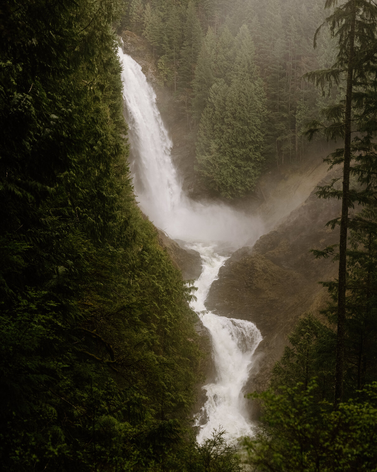 wallace_falls_state_park_washington_waterfall