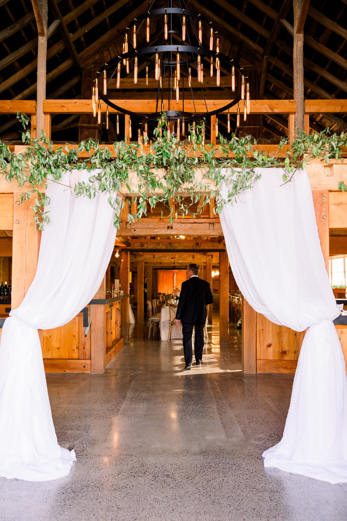 barn-wedding-entrance-upstate