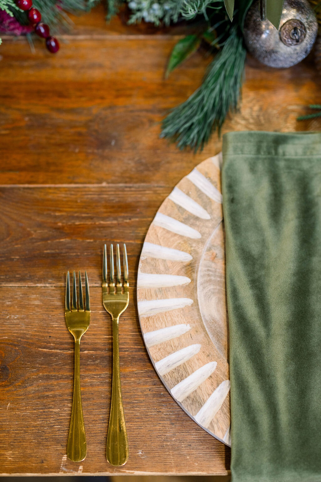 CurioChristmas_GardenandGrain_Placesetting