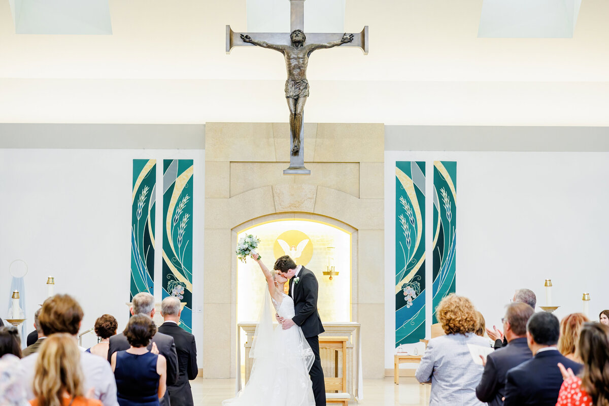 Our-lady-of-grace-catholic-church-edina-mn-wedding-photographer-013