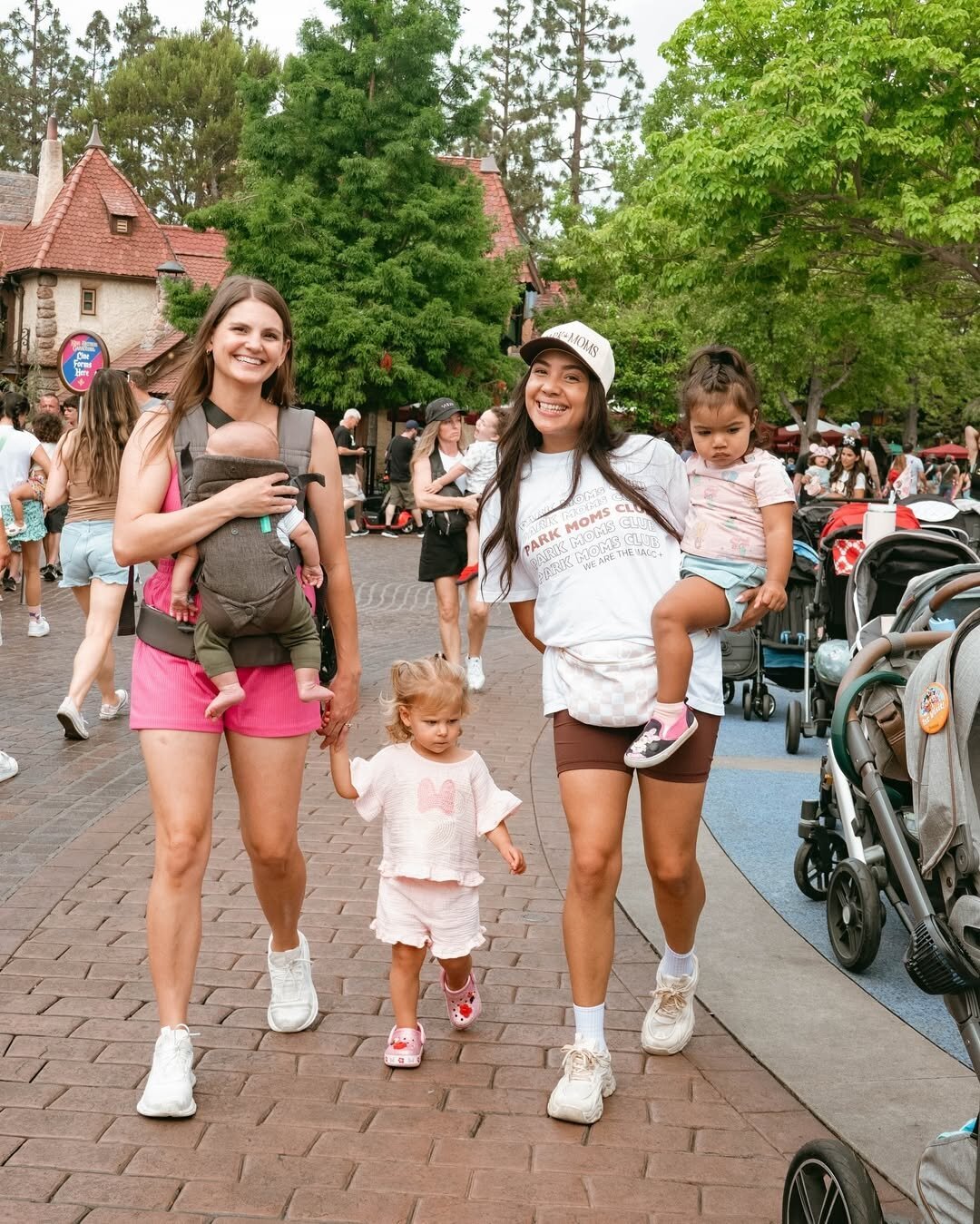 Magical moments from mom walk. SHOUT OUT to the co-host @happyniss.life for holdin’ it down. You’re amazing (2)
