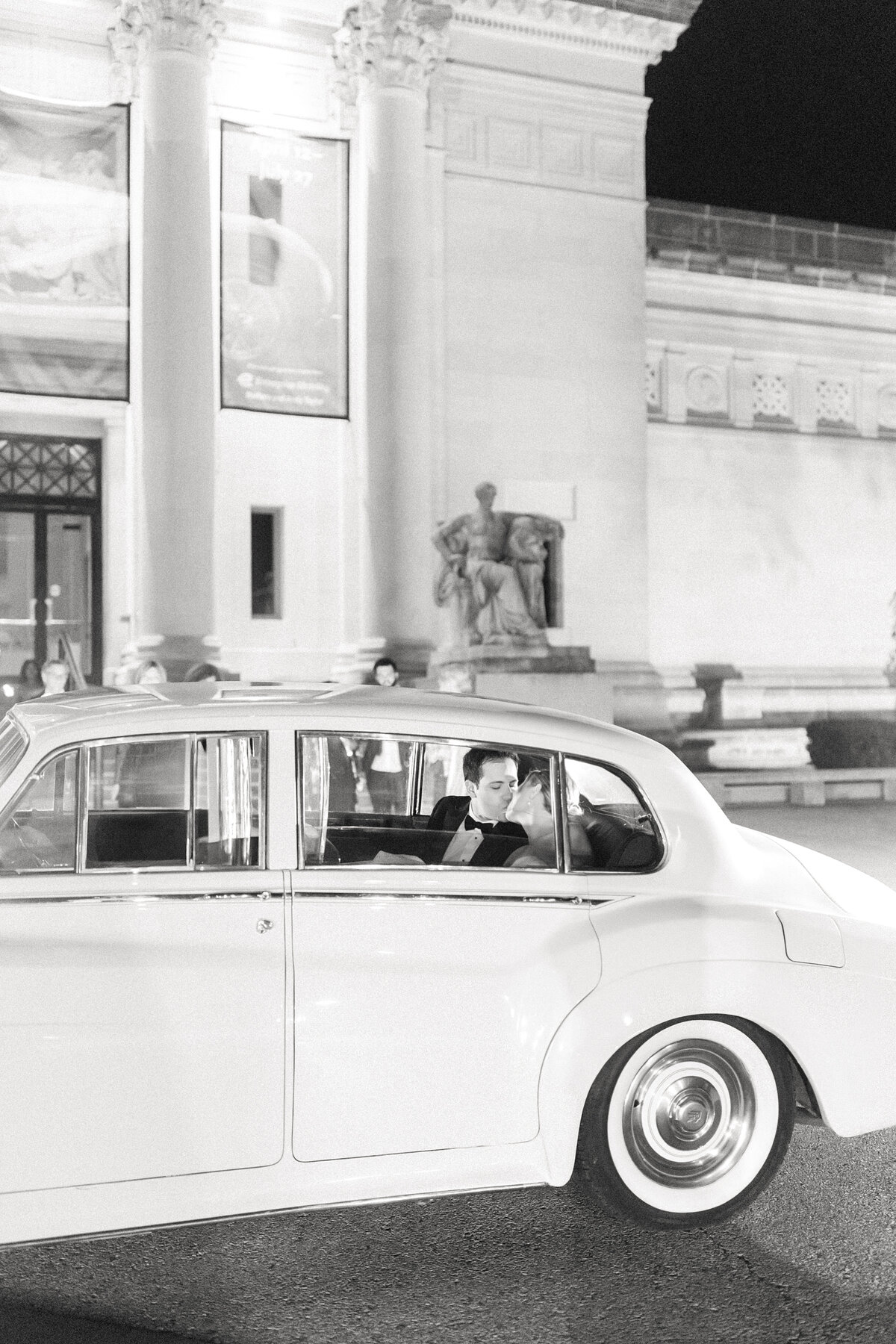 MeganSanti_StlArtMuseumWedding_CatherineRhodesPhotography-167