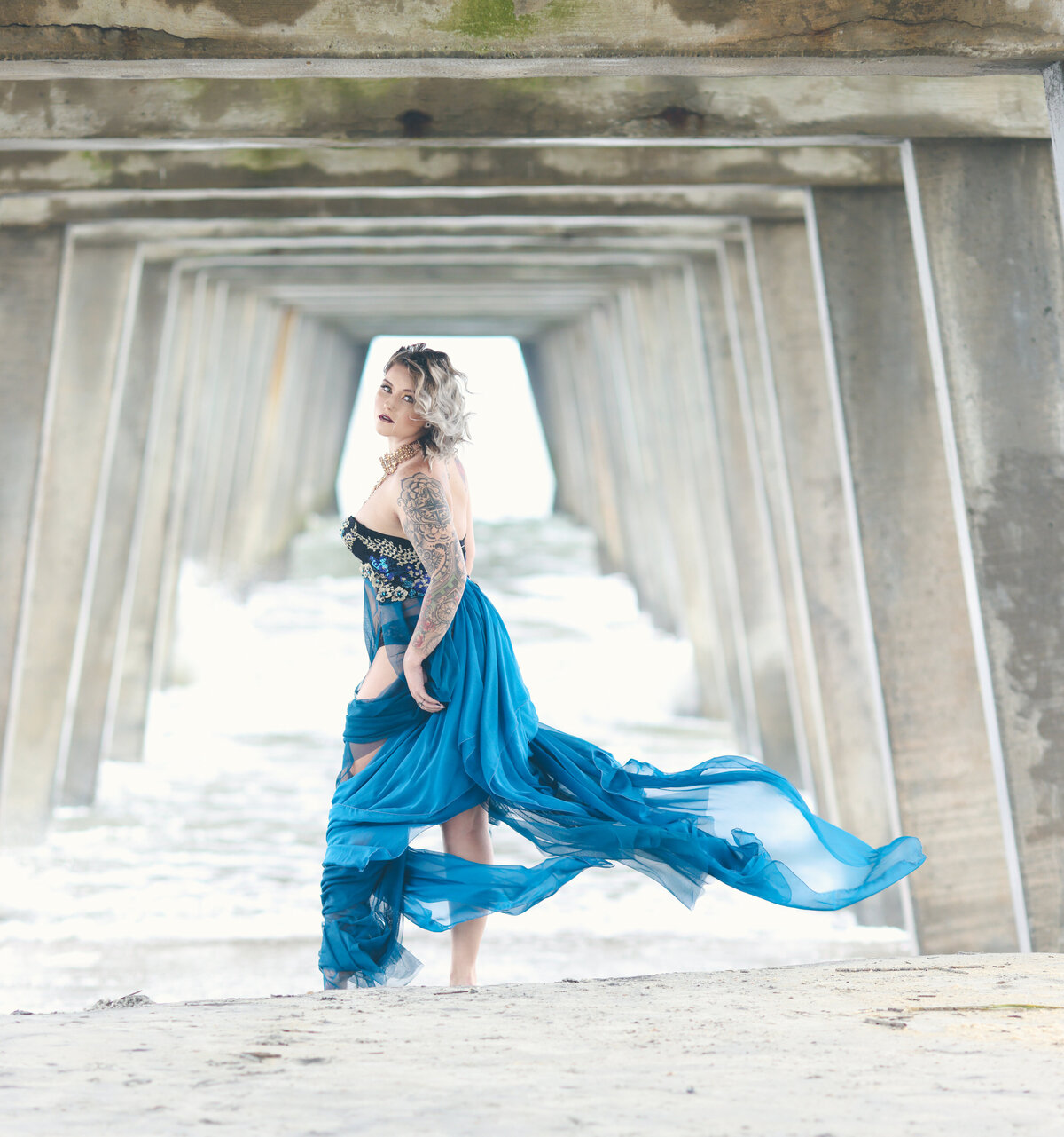 savannah-glamour-flowy-dress-portraits-on-the-beach-05