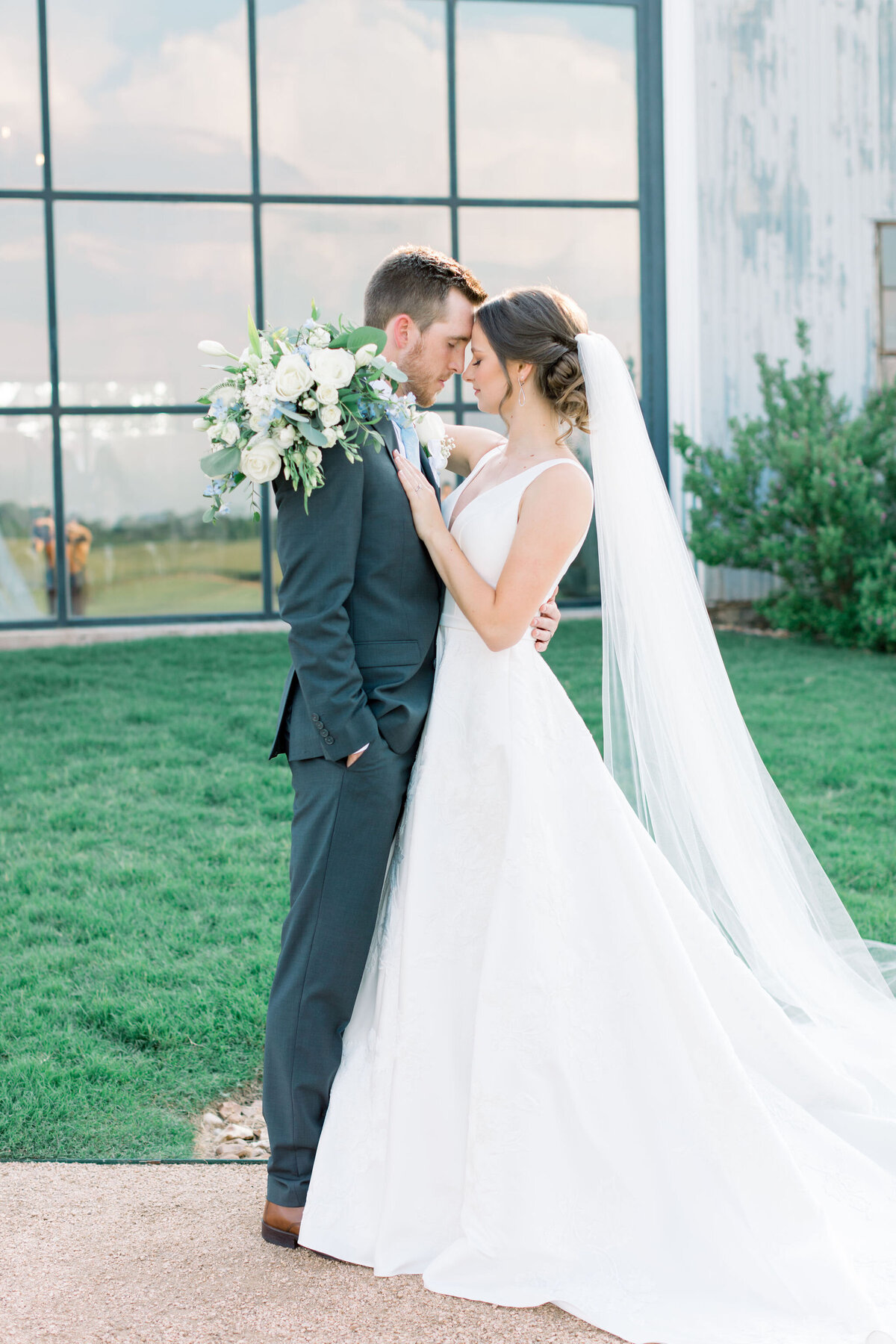 summer-rustic-blue-gin-wedding-17