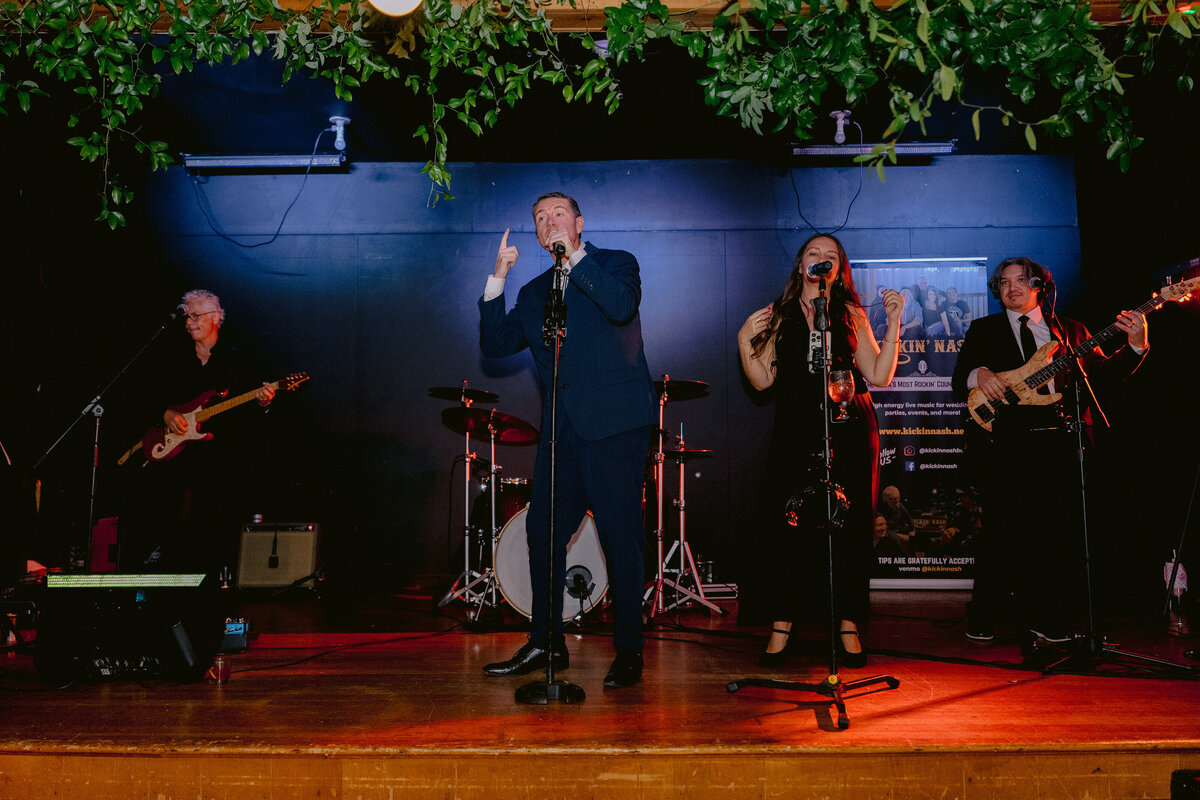 18-live-band-arrow-park-upstate-new-york-wedding