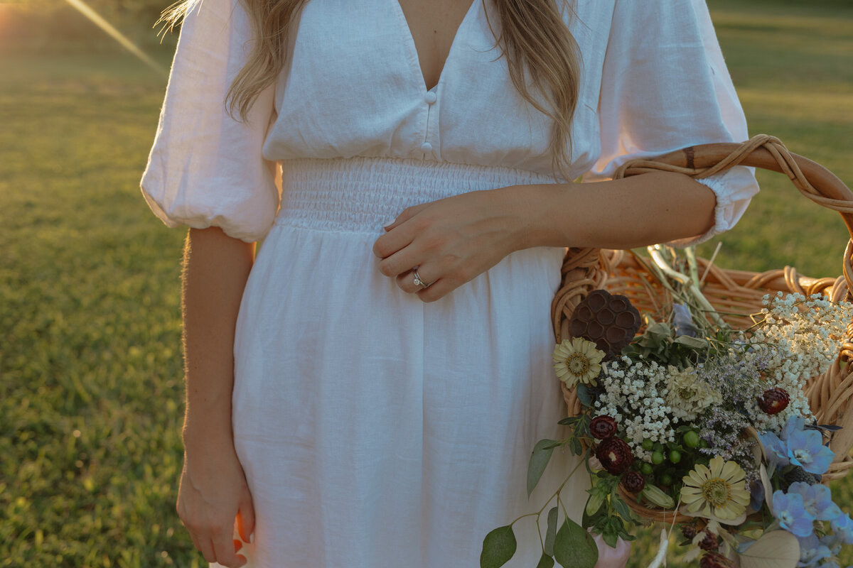 Romantic couples picnic surrounded by tropical greenery at a Florida winery

