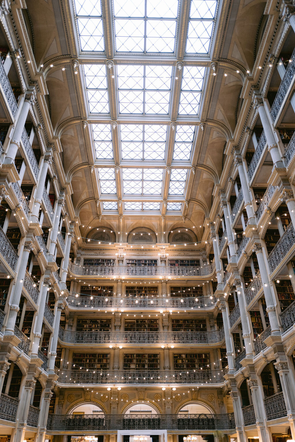 NikkiSanterre_EastCoastLuxuryWeddingPhotographer_PeabodyLibraryWeddingNouvelleEvents_Emily&Daniel-26