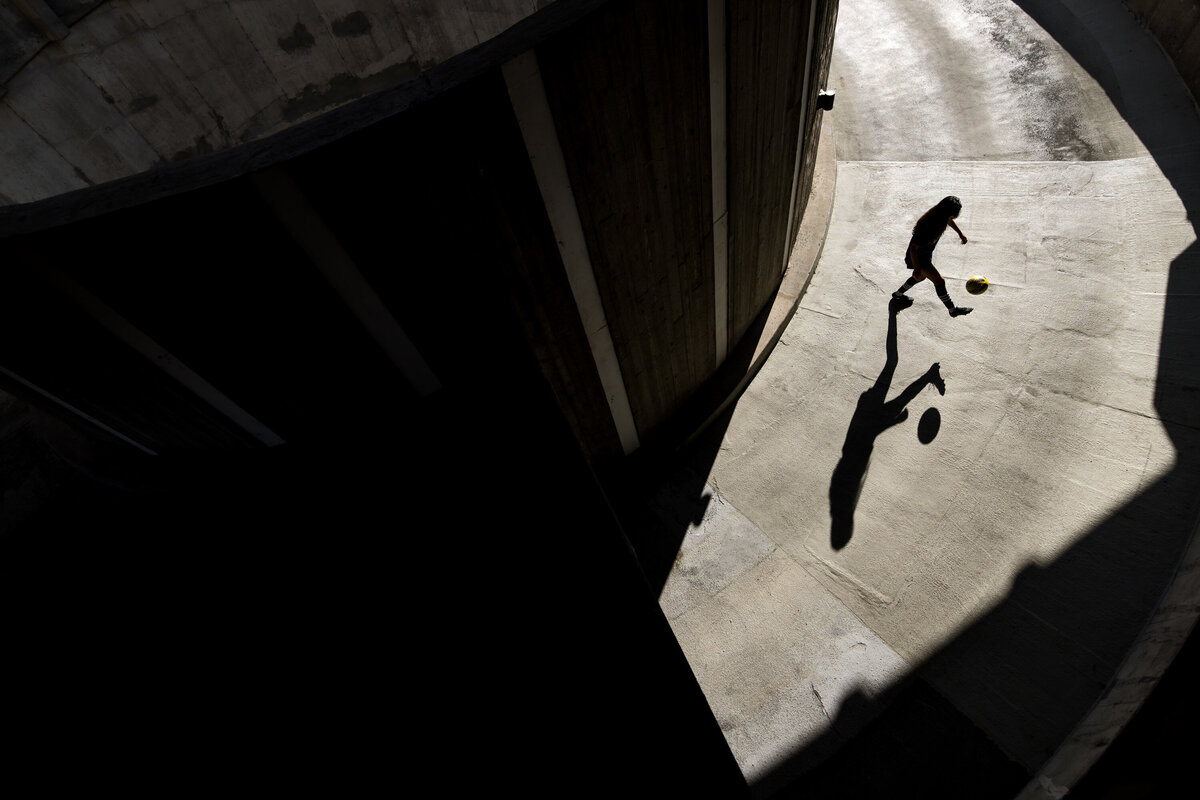 portrait-senior-highschool-soccer-sports-shadow-spokane