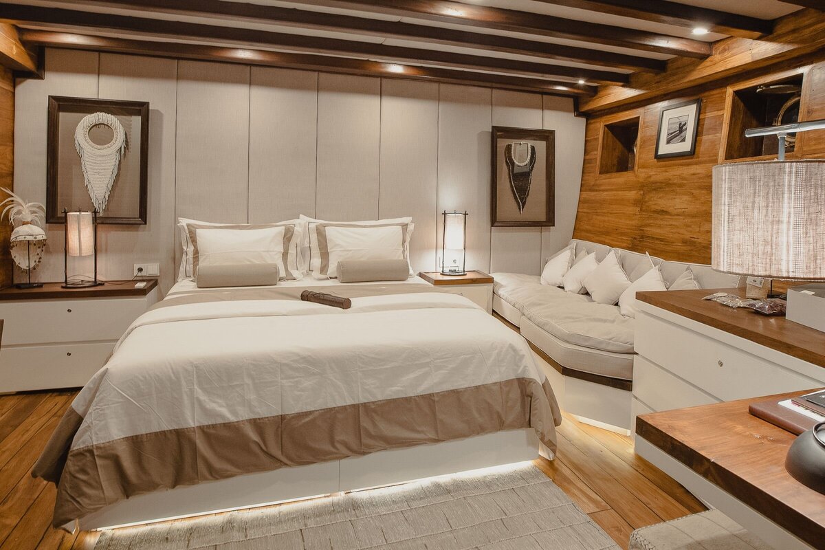 Prana by Atzaro combines elegant aesthetics with state-of-the-art amenities, ensuring a truly refined yacht experience in Indonesia.