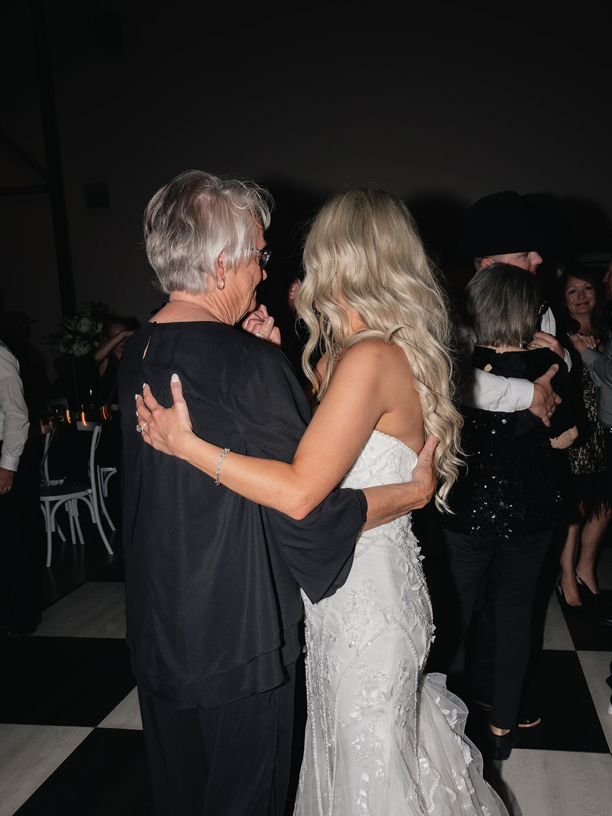 2025-10-11_DykesWeddingPreviews_MollyMurphyPhotography-122