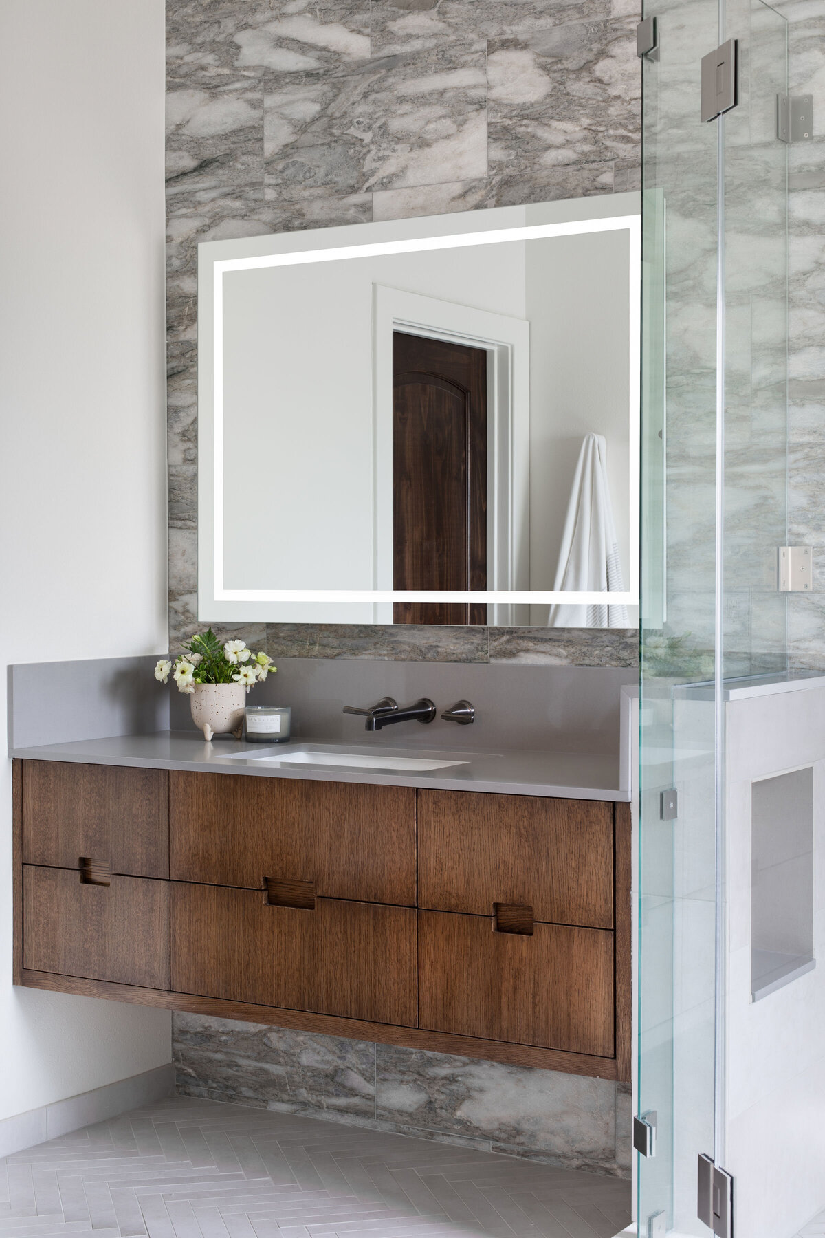 hello-home-floating-wood-vanity-led-mirror-marble-bathroom-modern-design-austin-8